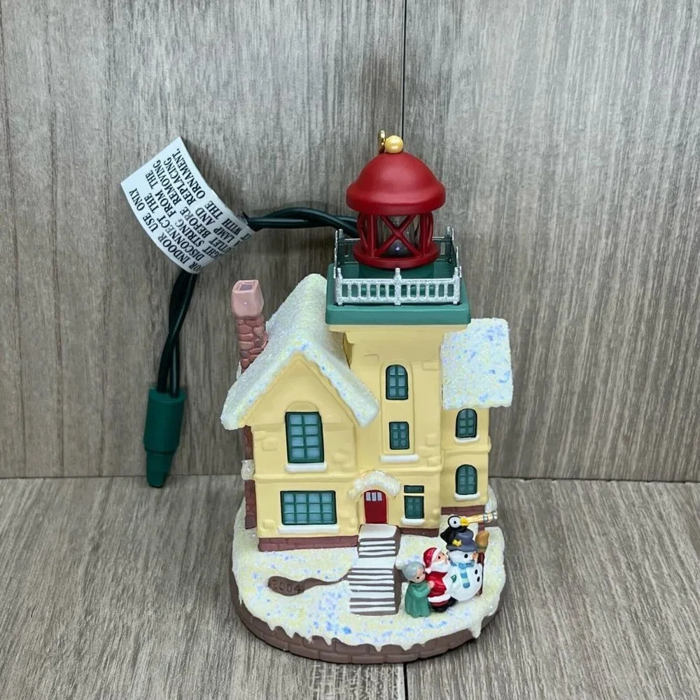 2004 Hallmark Keepsake Lighthouse Greetings Magic Collector's Series Ornament - Picture 2 of 10